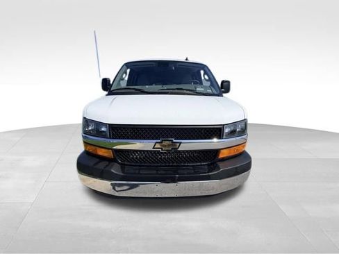 Used 2025 Chevrolet Express 3500 LT w/ LT Preferred Equipment Group RWD image 3