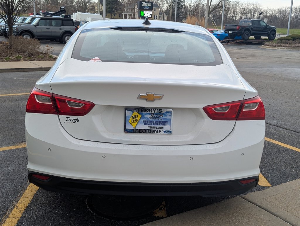 Used 2022 Chevrolet Malibu LS w/ Driver Confidence Package II FWD image 4