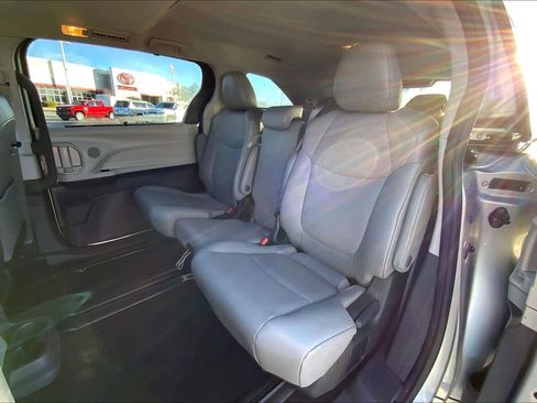 Used 2024 Toyota Sienna XLE image 21