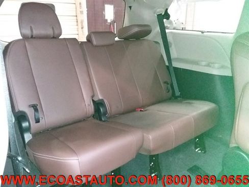 Used 2017 Toyota Sienna Limited image 16