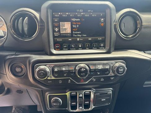 Used 2022 Jeep Wrangler Unlimited Sahara AWD/4WD image 26