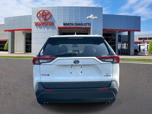 Used 2024 Toyota RAV4 LE AWD/4WD image 5