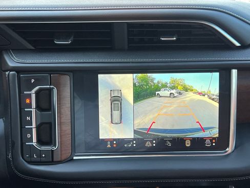 Used 2023 GMC Yukon Denali Ultimate AWD/4WD image 35