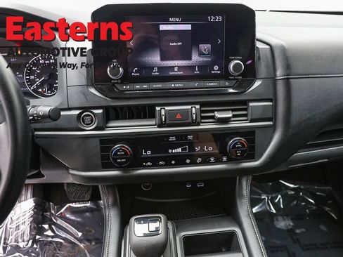 Used 2023 Nissan Pathfinder S AWD/4WD image 12