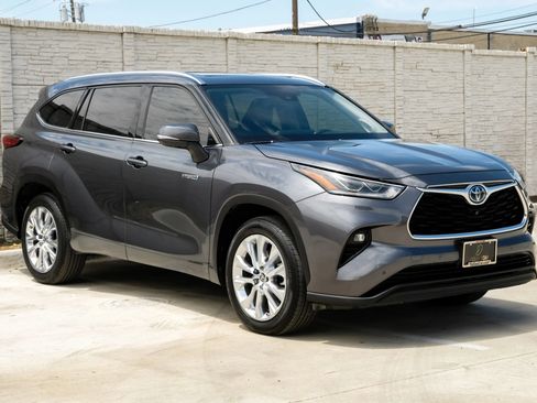 Used 2020 Toyota Highlander Limited FWD image 8
