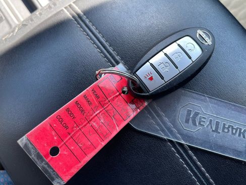 Used 2022 Nissan Pathfinder SV image 32