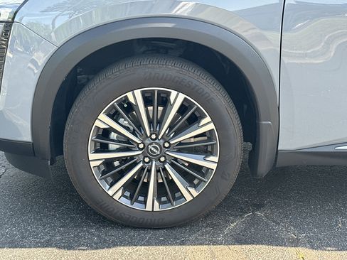 Used 2026 Nissan Pathfinder Platinum AWD/4WD image 11