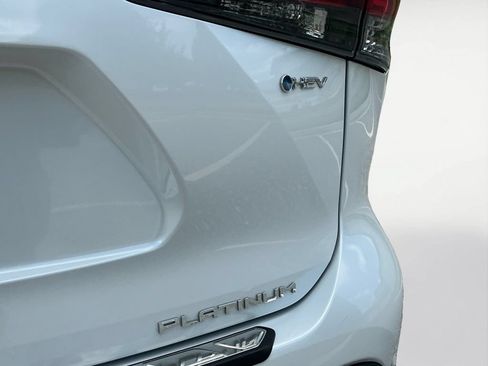 Used 2025 Toyota Highlander Platinum AWD/4WD image 19