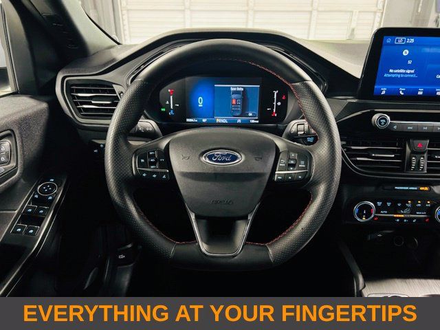 Used 2025 Ford Escape ST-Line Select AWD/4WD image 5