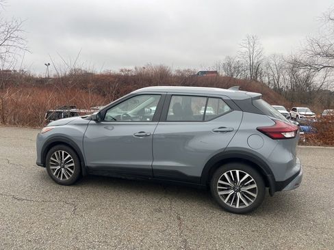 Used 2024 Nissan Kicks SV image 3