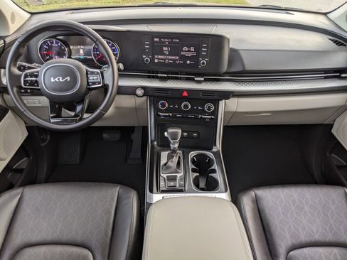 Certified 2024 Kia Carnival LX image 12