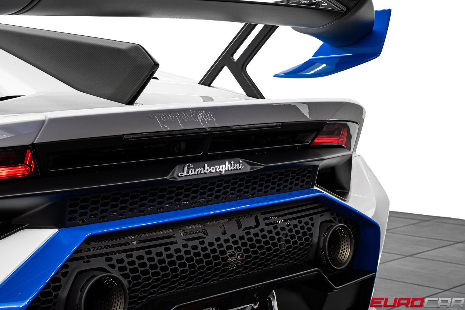 Used 2022 Lamborghini Huracan STO RWD image 25