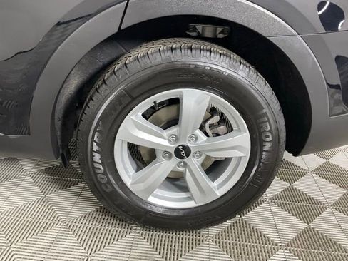 Used 2023 Kia Sorento LX FWD image 9