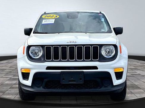 Used 2023 Jeep Renegade Latitude AWD/4WD image 3