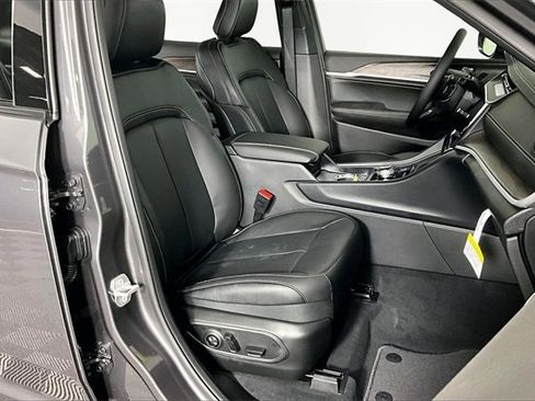 New 2026 Jeep Grand Cherokee L Limited image 12