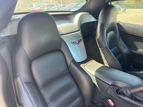 Used 2005 Chevrolet Corvette Convertible w/ Preferred Equipment Group RWD image 35