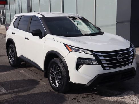 Certified 2025 Nissan Rogue S image 3