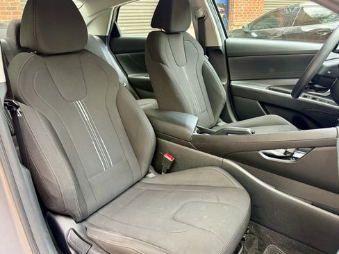 Used 2022 Hyundai Elantra SEL FWD image 12