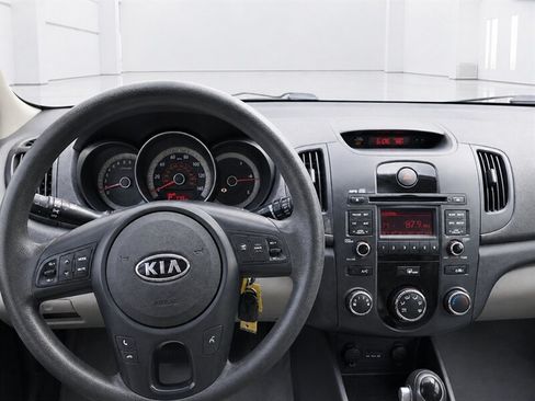 Used 2011 Kia Forte EX w/ Premium Pkg FWD image 12