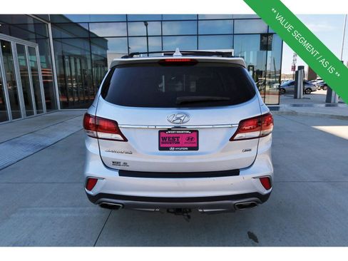 Used 2017 Hyundai Santa Fe SE w/ Cargo Package image 6