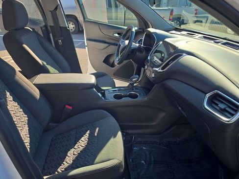 Used 2024 Chevrolet Equinox LT FWD image 11