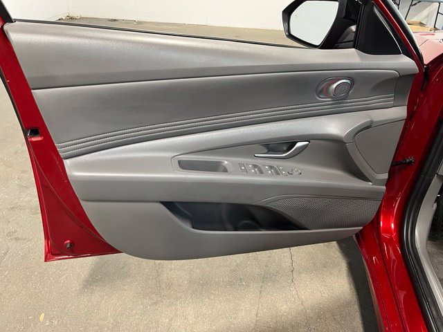 Used 2025 Hyundai Elantra SEL FWD image 25
