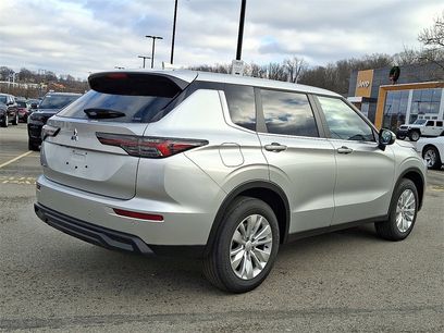 New 2026 Mitsubishi Outlander ES