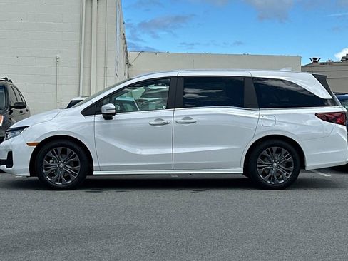 New 2026 Honda Odyssey Touring image 6