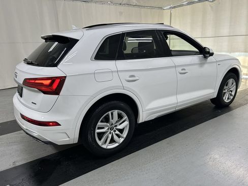 Used 2023 Audi Q5 2.0T Premium w/ Convenience Package AWD/4WD image 2