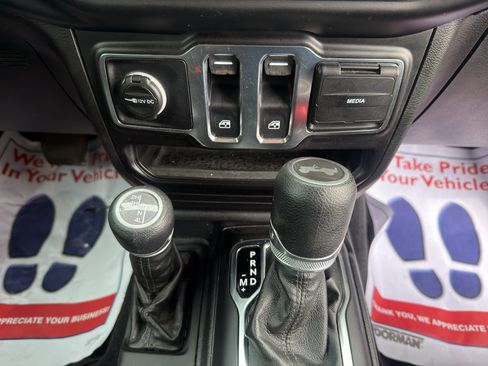 Certified 2021 Jeep Wrangler Sport AWD/4WD image 15
