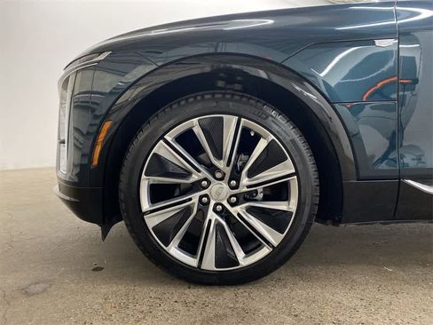 Certified 2025 Cadillac Lyriq Luxury image 3