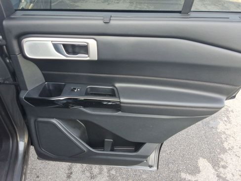 Used 2022 Ford Explorer Platinum w/ Equipment Group 601A image 23