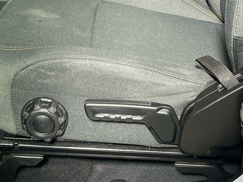 Used 2024 Jeep Wrangler Unlimited image 15