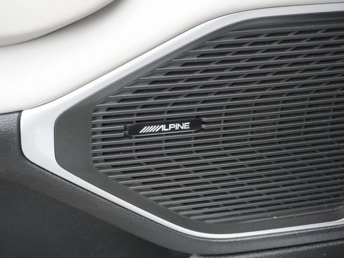 Used 2023 Jeep Wagoneer 4WD w/ Premium Group I image 10