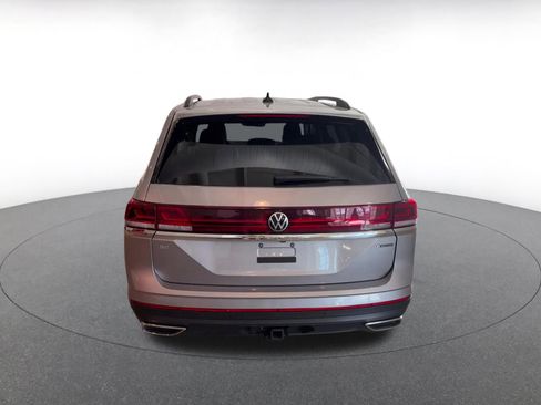 Used 2025 Volkswagen Atlas SE image 12