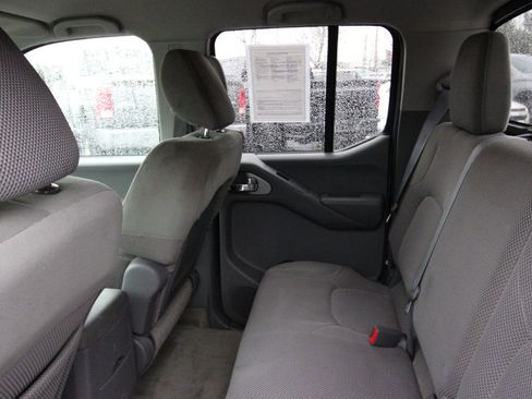 Used 2014 Nissan Frontier SV image 19