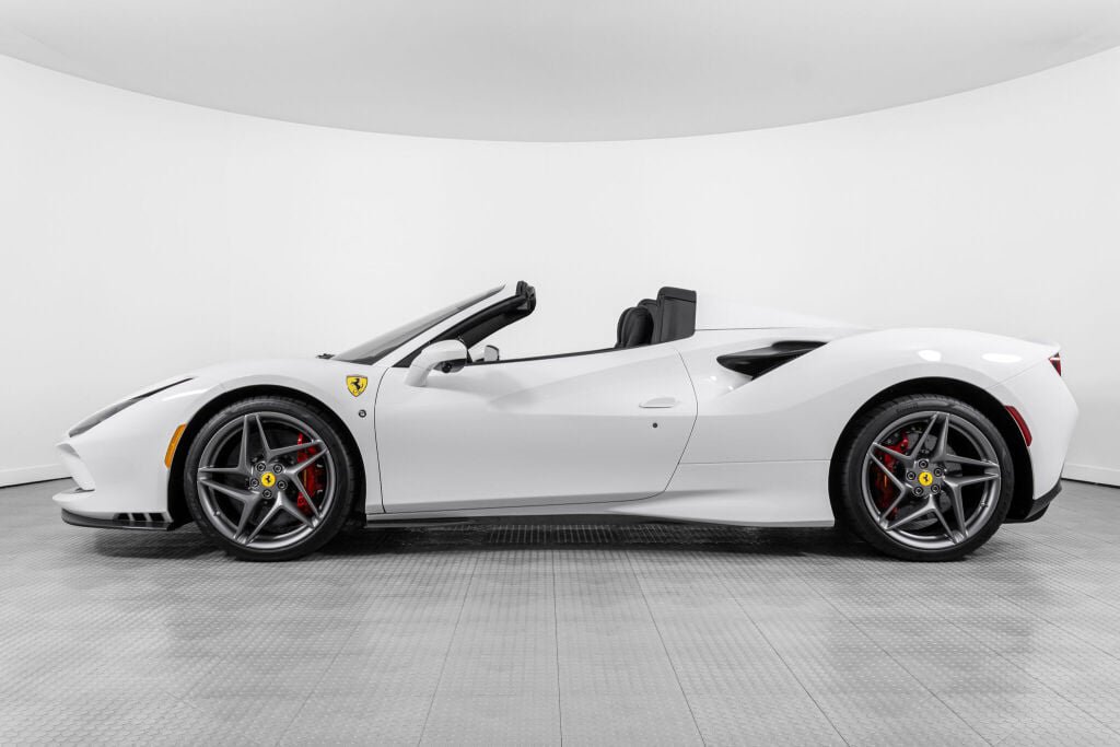 Used 2022 Ferrari F8 Tributo RWD image 3