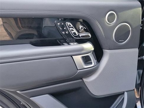 Used 2022 Land Rover Range Rover Autobiography image 9