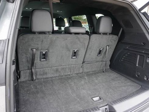 Used 2024 GMC Acadia Elevation image 9