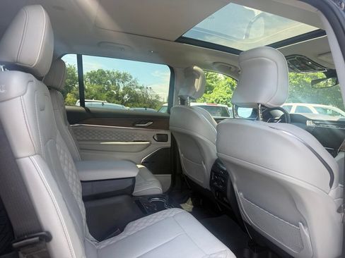 Used 2023 Jeep Grand Cherokee L Summit AWD/4WD image 8