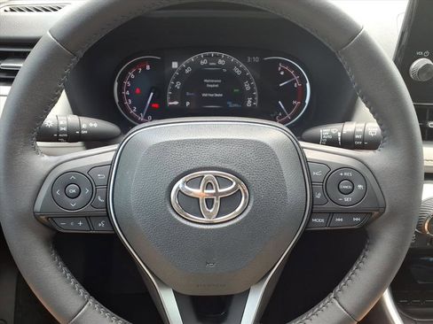 Used 2023 Toyota RAV4 XLE Premium image 12
