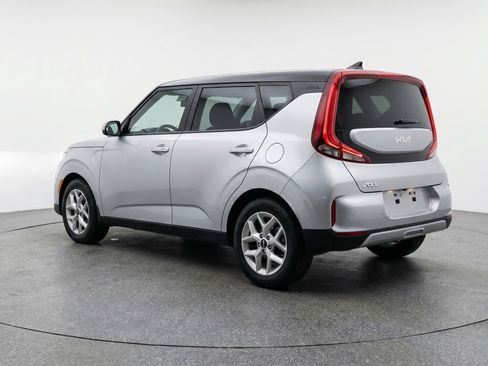 Used 2025 Kia Soul LX w/ LX Technology Package image 6