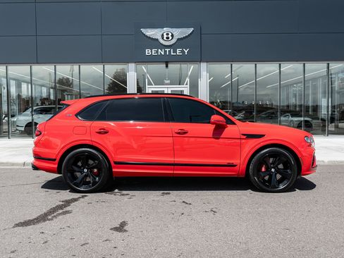 Used 2023 Bentley Bentayga Extended Wheelbase AWD/4WD image 14