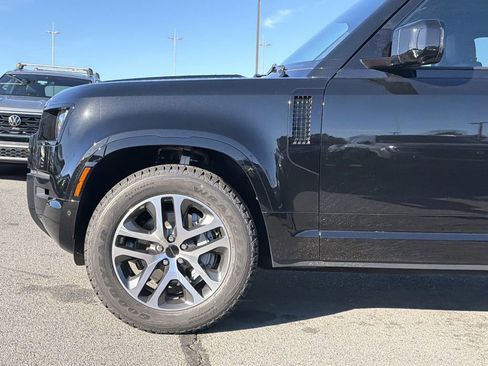 New 2026 Land Rover Defender 110 X-Dynamic SE image 9