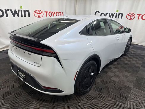 Used 2025 Toyota Prius LE AWD/4WD image 8