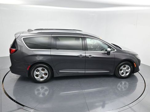 Used 2017 Chrysler Pacifica Platinum image 53