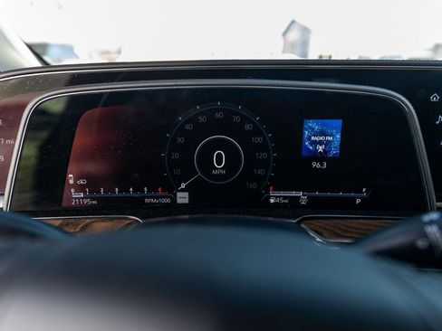 Used 2021 Cadillac Escalade Sport Platinum image 12