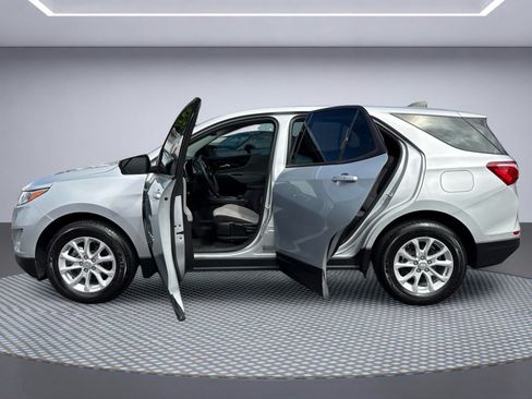 Used 2018 Chevrolet Equinox LS AWD/4WD image 10