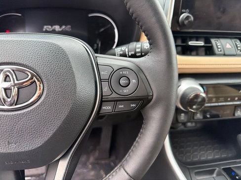 Used 2023 Toyota RAV4 XLE Premium AWD/4WD image 19