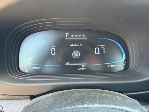 Used 2024 Hyundai Venue Limited FWD image 9